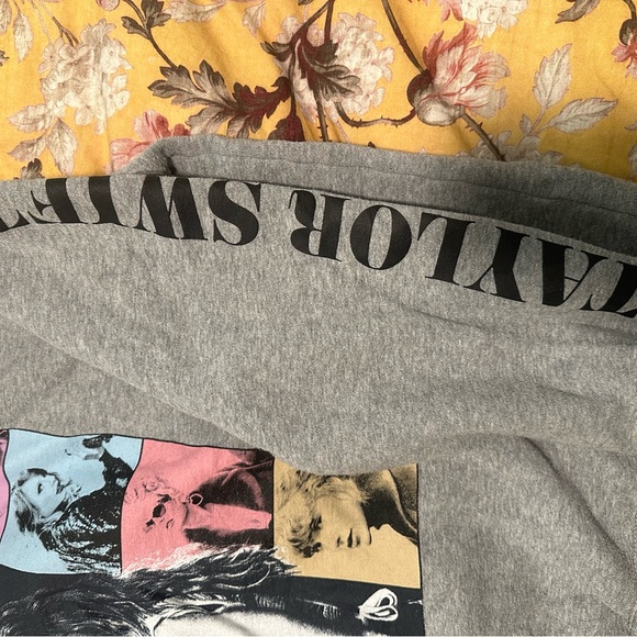 Eras Grey zip up crewneck - Picture 4 of 5